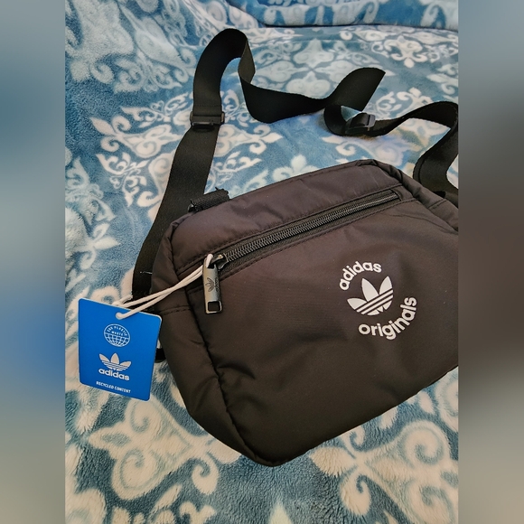 ADIDAS ORIGINALS ORI PUFFER & POUCH CROSSBODY BAG, Color Black- UNISEX NWT - Picture 2 of 9